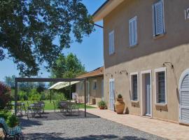 Agriturismo Poderedodici, farm stay sa Orbetello