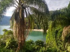 Ubatuba Surf Hostel, apenas a 60 metros da praia da Lagoinha!