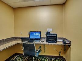 Holiday Inn Express & Suites Wytheville, an IHG Hotel، فندق مع جاكوزي في يثيفيل