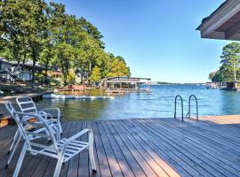 Cozy Lake Cabin with Dock in Hot Springs Natl Park, hôtel à Lake Hamilton