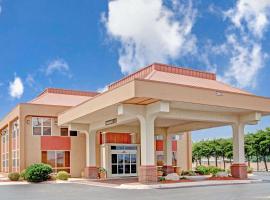 Ramada by Wyndham West Memphis – hotel w mieście West Memphis