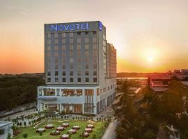 Novotel Chennai Sipcot، فندق في Old Mahabalipuram Road، تشيناي