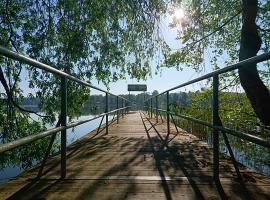 Waldschenke Stendenitz Übernachten im Wald am See, hotell i Neuruppin