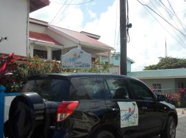 Tropical Breeze Vacation Home and Apartments, pensión en Gros Islet