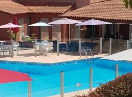 Albatros Appart 40 m2, 2 pièces près côte d'azur, piscine, parking, proche du Golf St Donat, hotel en Mouans-Sartoux