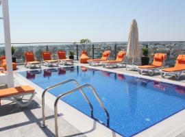 Sky Roof Hotel, готель у місті Lefkosa Turk