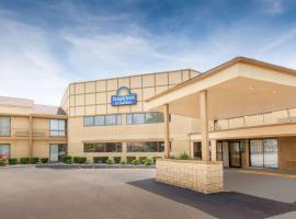 Viesnīca ar burbuļvannu Days Inn & Suites by Wyndham Madison Heights MI pilsētā Medisonhaitsa