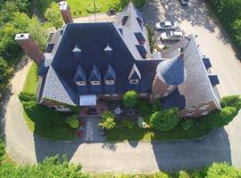 Chateau Murdock Gite et Esthétique 1950, hotell med basseng i Saguenay