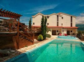 Villa California, hotel in Tivat