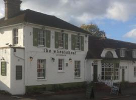 The Wheatsheaf Inn, מלון בCuckfield