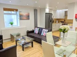 Spacious 2-bed apartment in central Kingston near Richmond Park