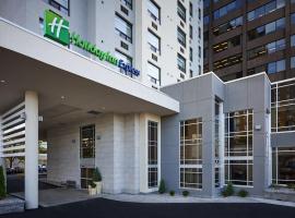 Holiday Inn Express Windsor Waterfront, an IHG Hotel، فندق في ويندسور