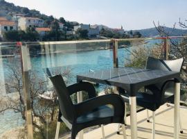 RIVA Seafront holiday apartments, hotel v Rogoznici