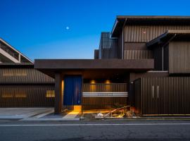 HOTEL WOOD TAKAYAMA，位于高山的酒店