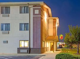 Super 8 by Wyndham College Park Wash DC Area, hotel di College Park