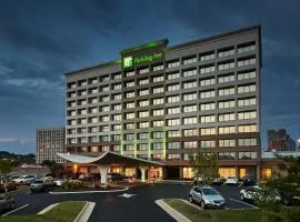 Holiday Inn Alexandria at Carlyle, an IHG Hotel