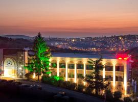 Park Hotel RAYA Garden - Free Parking, hotel u gradu Veliko Trnovo