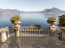 Villa Niobe - Exclusive Lakefront Apartment With Private Beach, hôtel à Stresa