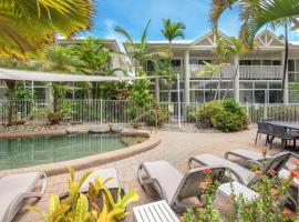 Tropical Nites Holiday Townhouses, resort ở Port Douglas