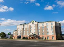 Holiday Inn Express Brampton, an IHG Hotel: Brampton şehrinde bir otel