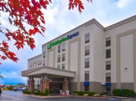 Holiday Inn Express & Suites Fayetteville University of Arkansas Area, an IHG Hotel โรงแรมในเฟย์เอตต์วิลล์