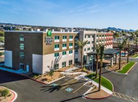 Holiday Inn Express & Suites Lake Havasu - London Bridge, an IHG Hotel, hotel a Lake Havasu City