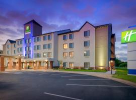 Holiday Inn Express Hotel & Suites Coon Rapids - Blaine Area by IHG, hotel na may pool sa Coon Rapids