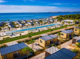 Arena Grand Kazela Camping Homes, hotelli kohteessa Medulin