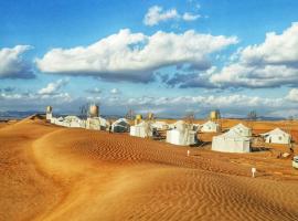 Alsarmadi Desert Camp, tented camp a Shāhiq