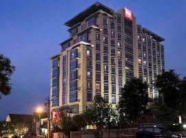 Hotel Ibis Semarang Simpang Lima, отель в городе Семаранг