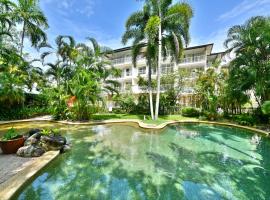 Golden Sands Beachfront Resort, resort ở Yorkeys Knob