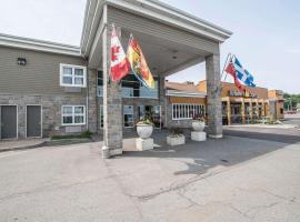 Econo Lodge Inn & Suites, hotel u gradu Monmanji