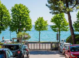 Marialuisa's Home - Le Rive Del Lago, hotel v destinácii Desenzano del Garda