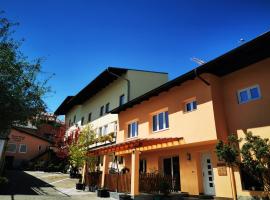 Hotel Goldene Krone, hotel em Mistelbach