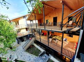 Nino Ratiani's Guesthouse, homestay di Mestia