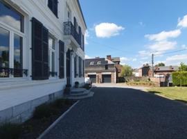 Chambres d'Hôtes des Rouets, hotel met zwembaden in Fourmies