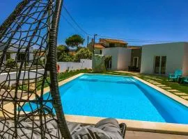 Charming House with Shared Pool in Atalaia 110 m²