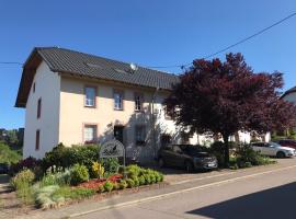 Pension Schmitz, hotel con parking en Serrig