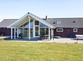 Four-Bedroom Holiday home in Idestrup 3，位于博托比的酒店