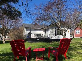 Cozy chalet near the beach, hotel a Shediac