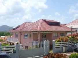 Appartement charmant a Sainte Anne Terrasse et Jardin