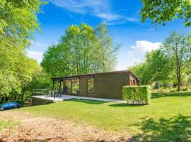 Cozy Chalet in Trois Ponts with Forest Near, hotell i Trois-Ponts