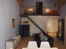 Plaça Major 17 2n 2a Apartament al centre de Banyoles，位于班约莱斯的酒店