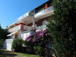 Cuzela-Papata Apartments, hotel v Tisnem