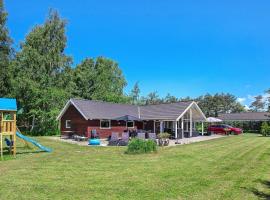 Holiday home Væggerløse LX，位于博托比的酒店