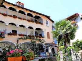 Casa Colonne Fiorite, hotel em Cannobio