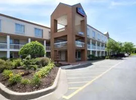 Howard Johnson by Wyndham Romulus Detroit Metro Airport