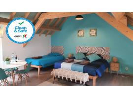 GO4SURF beach Lofts, hotel em Peniche