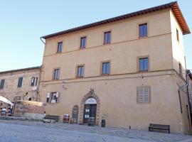 Rooms and Wine al Castello, bed and breakfast a Monteriggioni