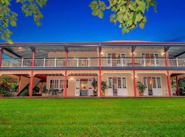 Williams Lodge, hotel in Yungaburra